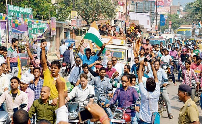 शहीद जवान का हुआ अंतिम संस्कार, उमड़े लोग