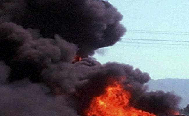 पाकिस्तान : तेल टैंकर में विस्फोट, 10 की मौत