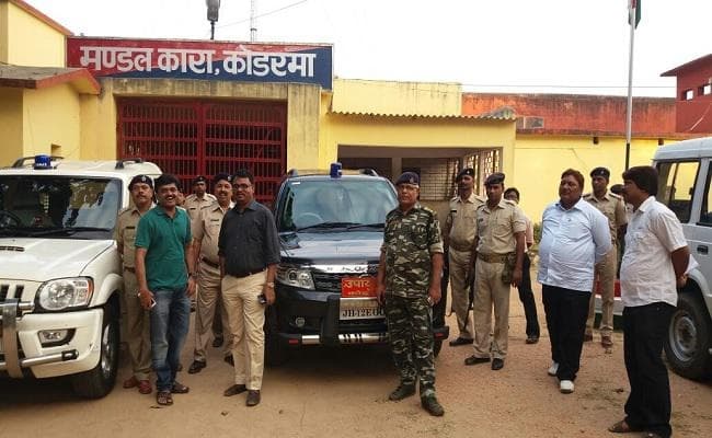 कोडरमा मंडल कारा में छापा, मोबाइल व चाकू बरामद