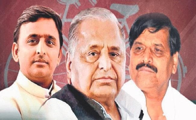 शक्ति प्रदर्शन की तैयारियों में जुटे ‘समाजवादी कुनबे'' के खेमे