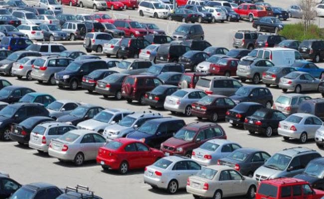 त्‍योहारी सीजन से अक्तूबर में घरेलू बाजार में कारों की जोरदार बिक्री