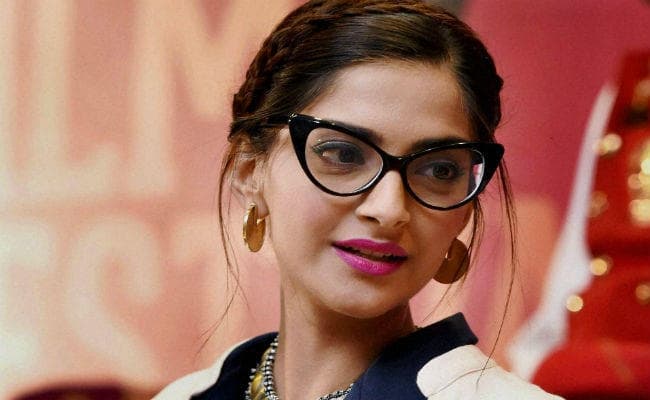 तो क्‍या सोनम कपूर के साथ काम नहीं करना चाहते शाहरुख खान ?