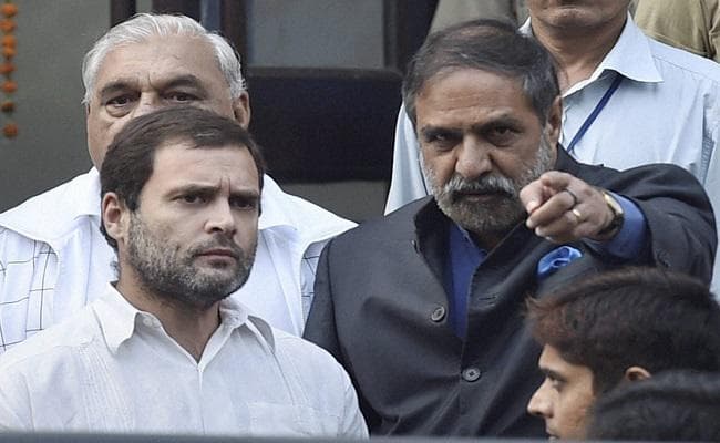 राहुल को हिरासत में लिये जाने के विरोध में प्रधानमंत्री का पुतला फूंका