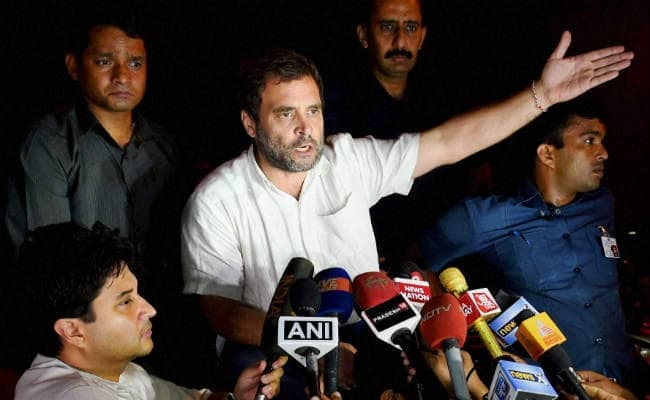 हिरासत में लिये गये राहुल गांधी को छोड़ा गया उन्होंने कहा, माफी मांगे सरकार