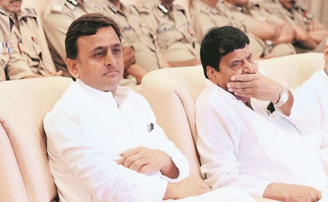 विकास यात्रा में दिखी अखिलेश और शिवपाल के बीच की दूरियां