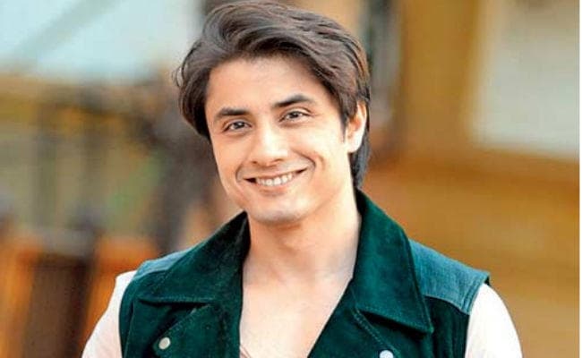 शाहरुख खान की ''डियर जिंदगी'' से बाहर हुए पाकिस्‍तानी अभिनेता अली जफर