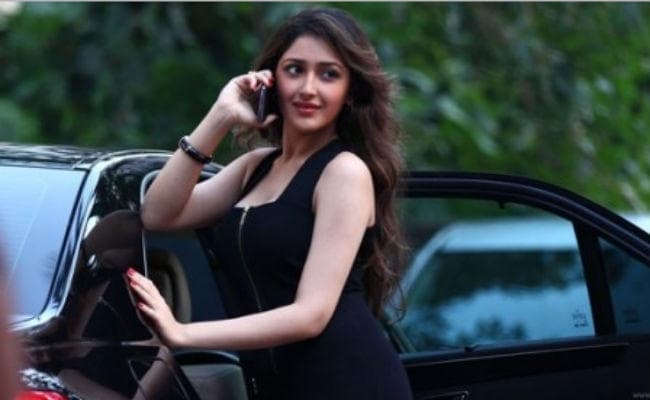 मुझे करण जौहर की फिल्में बहुत पसंद है: सायेशा सहगल