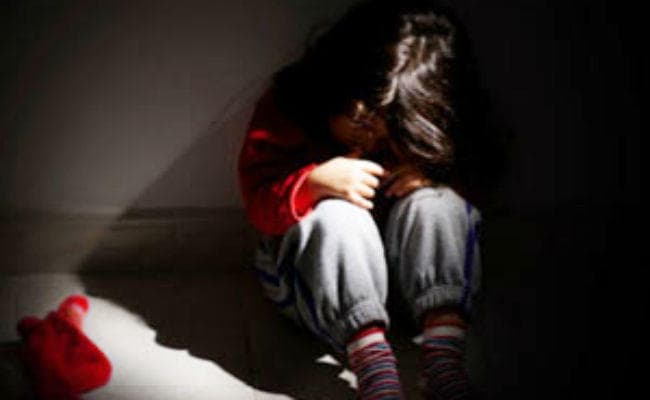 शर्मनाक ! LKG की बच्ची के साथ अश्लील हरकत का आरोप