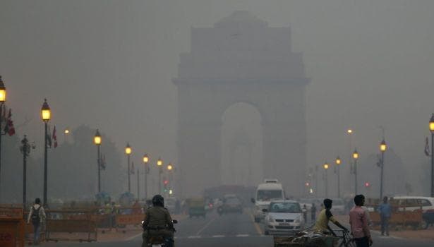 कुहासा : दिल्ली में हवा की गुणवत्ता ‘गंभीर” और ‘बेहद खराब” के बीच रही