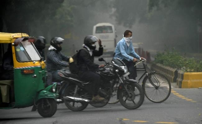 दिल्ली में धुंध : दमा, एलर्जी, सांस लेने में दिक्कत के मामलों में बढोतरी