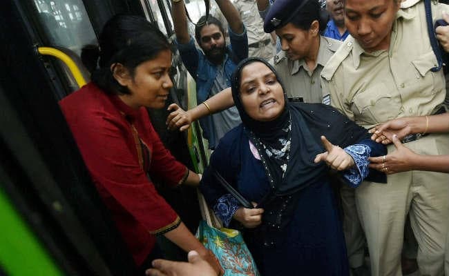 JNU : लापता छात्र नजीब को लेकर प्रदर्शन तेज, पुलिस ने मां और बहन को हिरासत में लिया