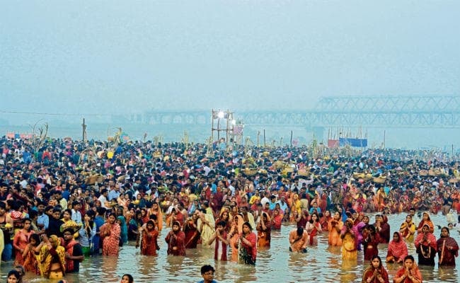 भगवान सूर्य से स्वास्थ्य व मंगल की कामना