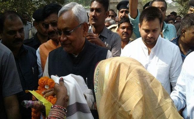 निश्चय यात्रा : नौतन पहुंचे नीतीश कुमार, योजनाओं का ले रहे हैं जायजा