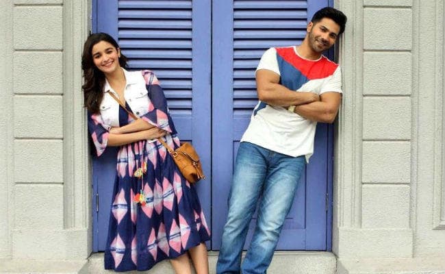 फिर दिखी वरुण-आलिया की रोमांटिक कैमेस्‍ट्री, ''बद्रीनाथ की दुल्‍हानियां'' का फर्स्‍टलुक जारी