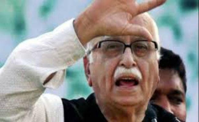 प्रधानमंत्री ने ब्लैकमनी से निपटने के लिए निर्णायक कदम उठाया : आडवाणी