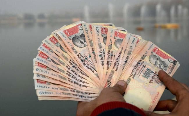 कूड़ा बिनने वाली महिला को बैग में मिले 1,000 के 52 नोट