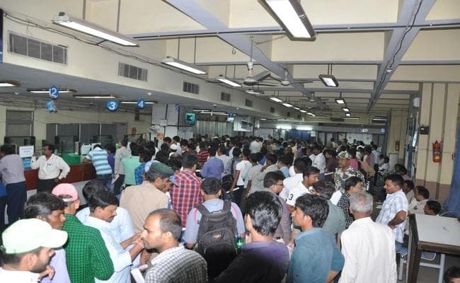 बैंक में पैसा जमा कराने नक्सलियों के पहुंचने के संकेत, अलर्ट