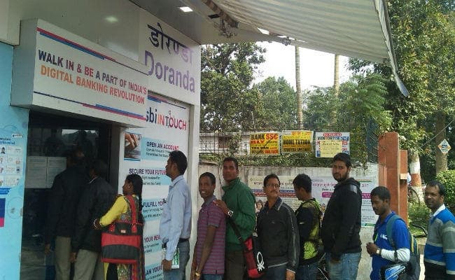 कोलकाता में फंसे शैलेश के मन में एक ही बात आती- मैं और मेरा एटीएम कार्ड अक्सर ये बातें करते...