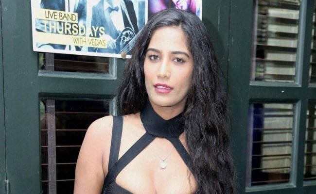 ...तो इसलिए हमेशा कंट्रोवर्सी पैदा करती है पूनम पांडे, हुआ खुलासा!