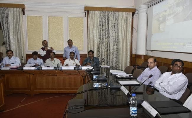 दस्तावेज व किसानों से बातचीत कर होगा क्षति का आकलन