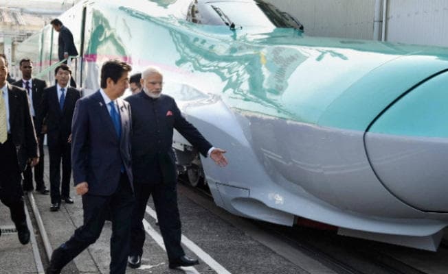 बुलेट पर सवार हुए मोदी, जापानी उद्योगों की वृहद भागीदारी का किया आह्वान