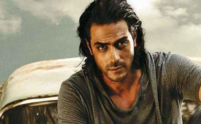 देखें, 500 और 1000 रुपये के नोट बंद होने पर अभिनेता अर्जुन रामपाल ने क्या कहा