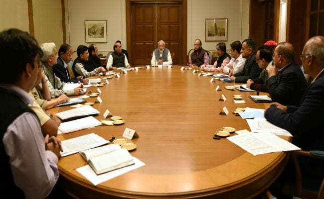 नोट बैन: जनता को राहत देने के लिए पीएम मोदी ने देर रात तक की बैठक