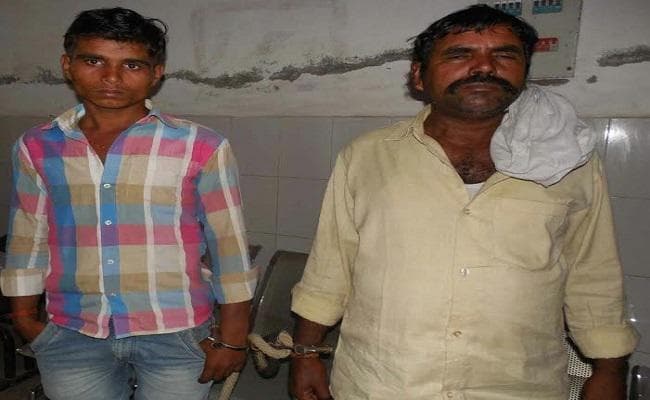 शराब के नशे में पिस्टल समेत दो बाइक सवार गिरफ्तार