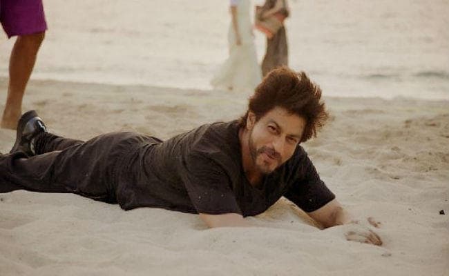 शाहरुख खान ने सुपर मून के साथ जमकर ली सेल्फी