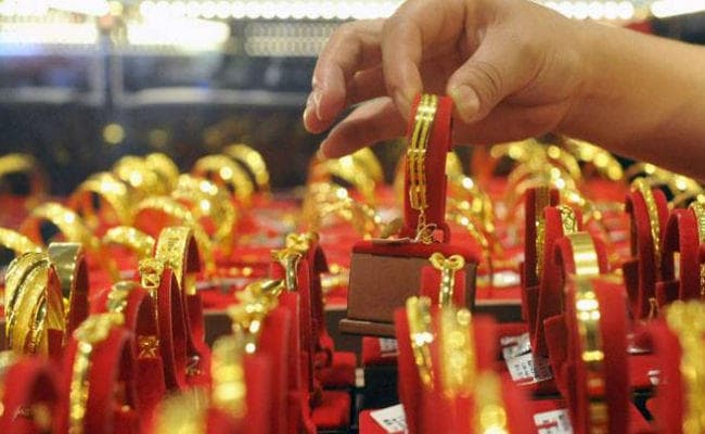 सरकार की पैनी नजर : सोना-चांदी खरीदकर भी नहीं खपा सकेंगे ब्लैक मनी
