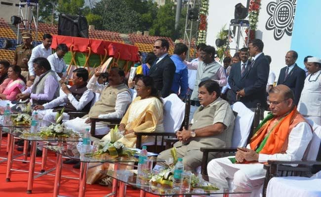 झारखंड स्थापना दिवस कार्यक्रम में नितिन गडकरी ने राज्य की दो नदियों के विकास का किया एलान