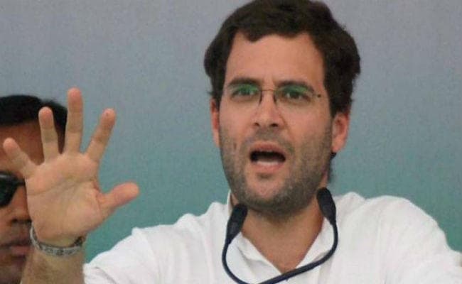 राहुल ने एटीएम से पैसा निकाल रहे लोगों का दुख जाना, मोदी पर साधा निशाना