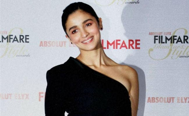 ‘डियर जिंदगी'' के साथ उदार है सेंसर बोर्ड: आलिया भट्ट