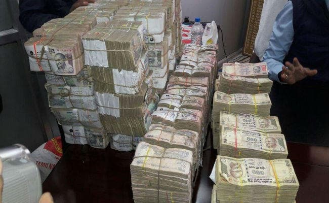 दुमका : छापेमारी अभियान में 93.5 लाख कैश बरामद