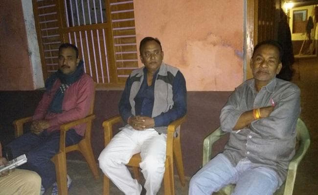 पटरी पर कोहराम : शव लाने वाला एंबुलेंस हुआ दुर्घटनाग्रस्त, बाल-बाल बचे परिजन