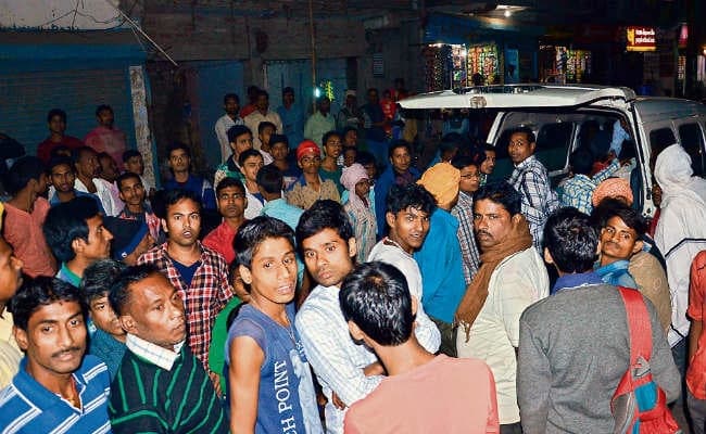 पटरी पर कोहराम : पटना के चौक शिकारपुर मोहल्ले में 12 मौतों से मचा है चीख-पुकार, पसरा मातम का सन्नाटा