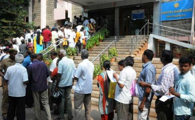 गोपालगंज : रुपये के लिए सुबह सात बजे लाइन में लगा, हार्ट अटैक से चली गयी जान!