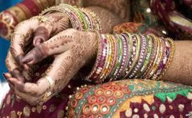 बेटी के निकाह के लिए पैसे लाने बैंक गये पिता की मौत, स्थानीय लोगों ने पेश की मिसाल