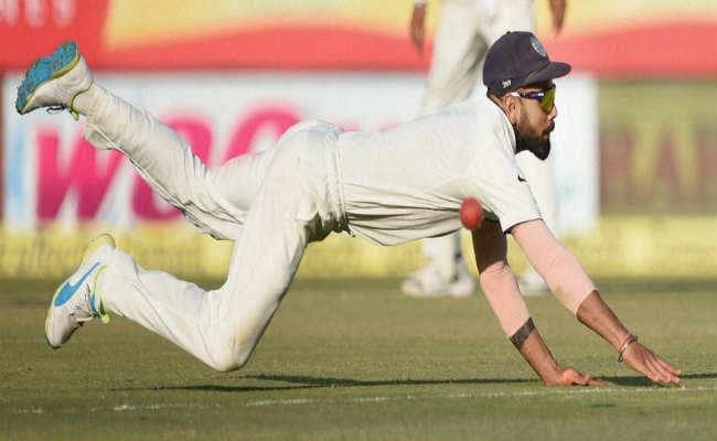 ब्रिटिश अखबार ने विराट कोहली पर लगाया गेंद से छेड़छाड़ का आरोप