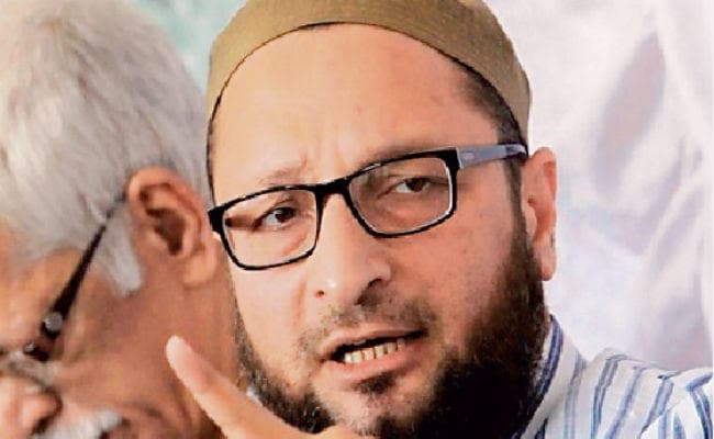 ओवैसी पर जमानतीय वारंट जारी करने का आदेश