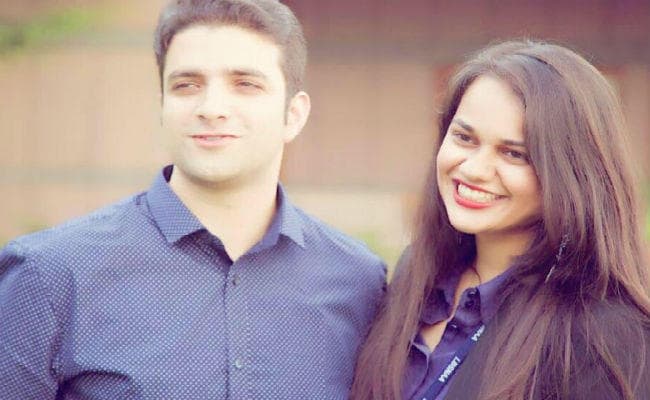 फेसबुक की वजह से फिर सुर्खियों में आयीं IAS टॉपर टीना डाबी, जानें क्या है पूरा मामला फेसबुक की वजह से फिर सुर्खियों में आयीं IAS टॉपर टीना डाबी, जानें क्या है पूरा मामला