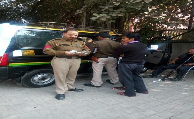 आवश्यक सेवाओं में 500 व 1000 रुपये के नोटों की स्वीकार्यता की मियाद बढ़ा सकती है सरकार!