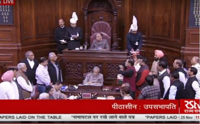 मोदी से माफी की मांग पर आज नहीं चली संसद, दोनों सदन सोमवार तक स्थगित