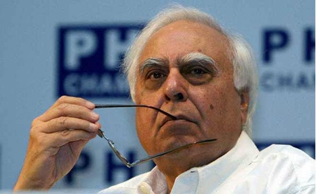 नोटबंदी पर पीएम मोदी के फैसले पर सिब्बल ने उठाये कई सवाल, बोले - करेंसी छापने में लगेंगे छह महीने