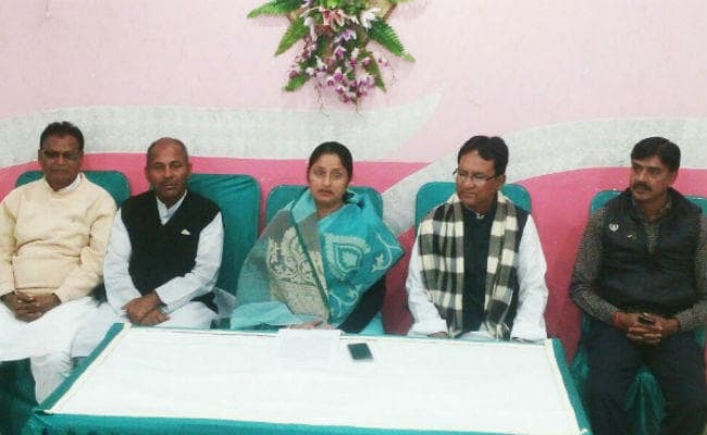 अधिकारियों में आतंक का माहौल कायम करना चाहती है शिक्षा मंत्री : अन्नपूर्णा