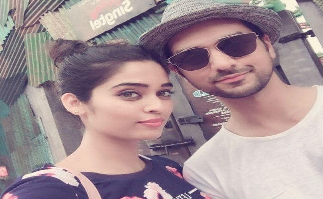 नोटबंदी की वजह से इस सेलेब्रिटी कपल की शादी टली