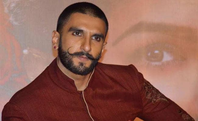 महिलाओं पर आपत्तिजनक विज्ञापन कर फंसे रणवीर सिंह, माफी मांगी