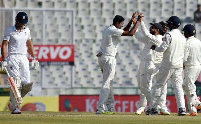 #IndvsEng : भारतीय गेंदबाजों के आगे अंग्रेज पस्‍त, पहले ही दिन आठ बल्‍लेबाज पवेलियन लौटे