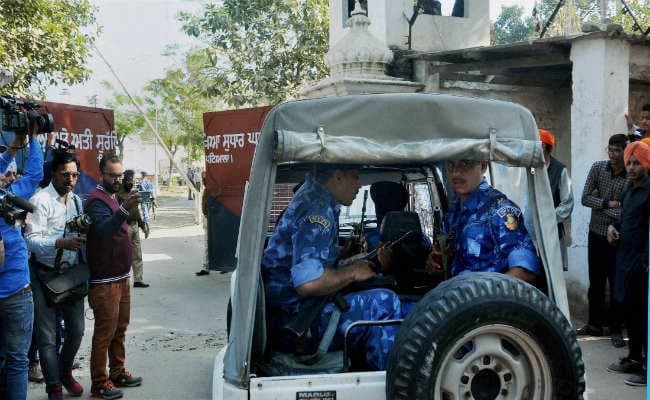 केंद्र ने नाभा जेल से कैदियों के भागने की घटना को लेकर मांगी रिपोर्ट