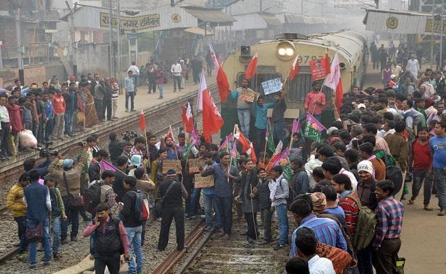नोटबंदी के खिलाफ बंद का बिहार में दिखा मिला-जुला असर